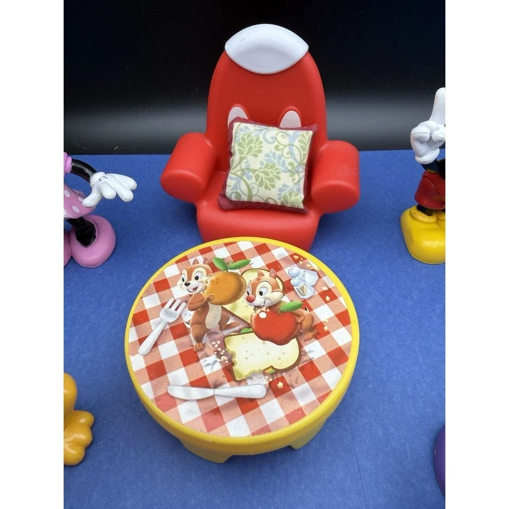 Original Mickey Mouse Clubhouse Deluxe Disney Store Play Set parts and Figurines